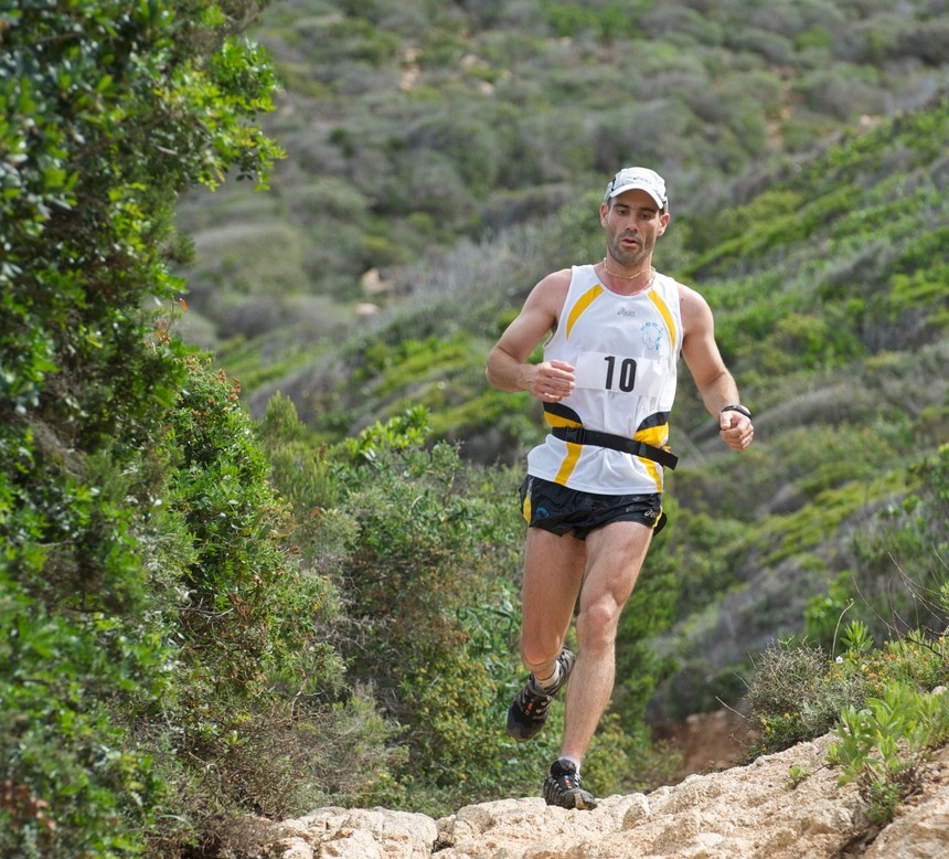 Sentier, bitume, Eric Poggi tout terrain